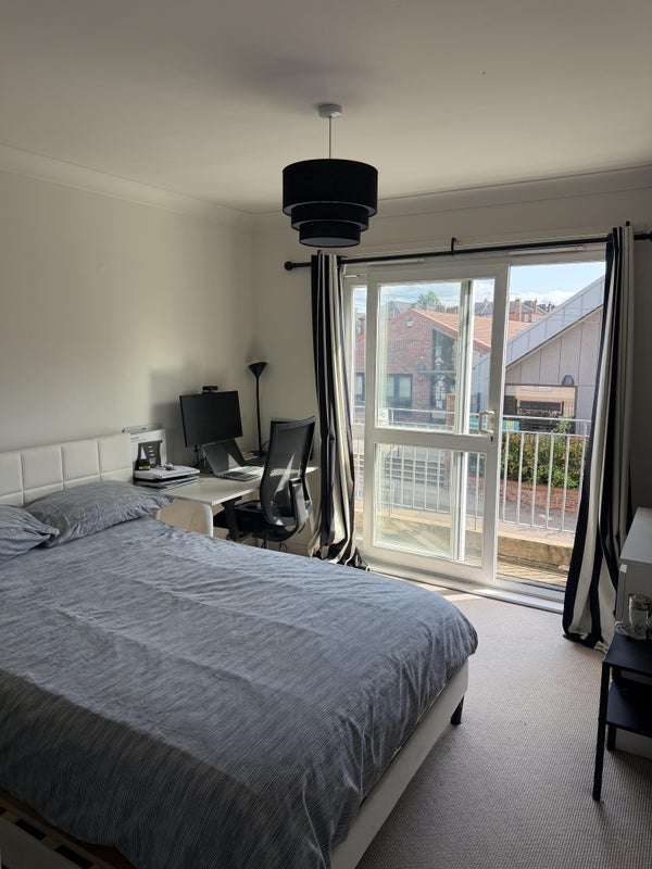Room Coplaw Street in Glasgow