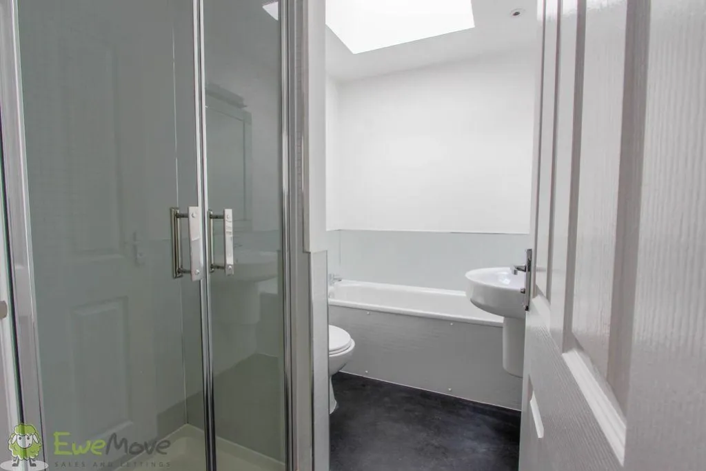 Flat Bath Road in Cheltenham