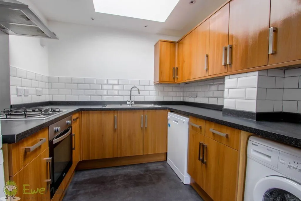 Flat Bath Road in Cheltenham