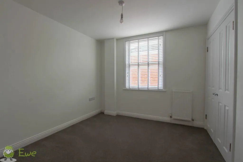 Flat Bath Road in Cheltenham