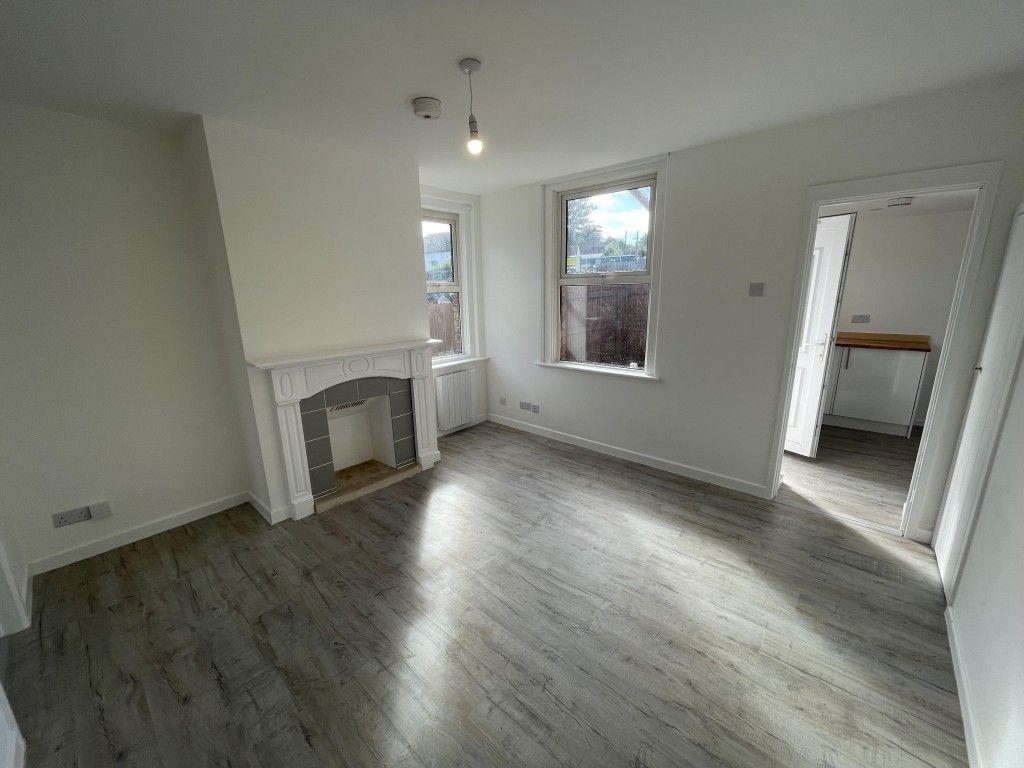Flat Providence Terrace in Chippenham