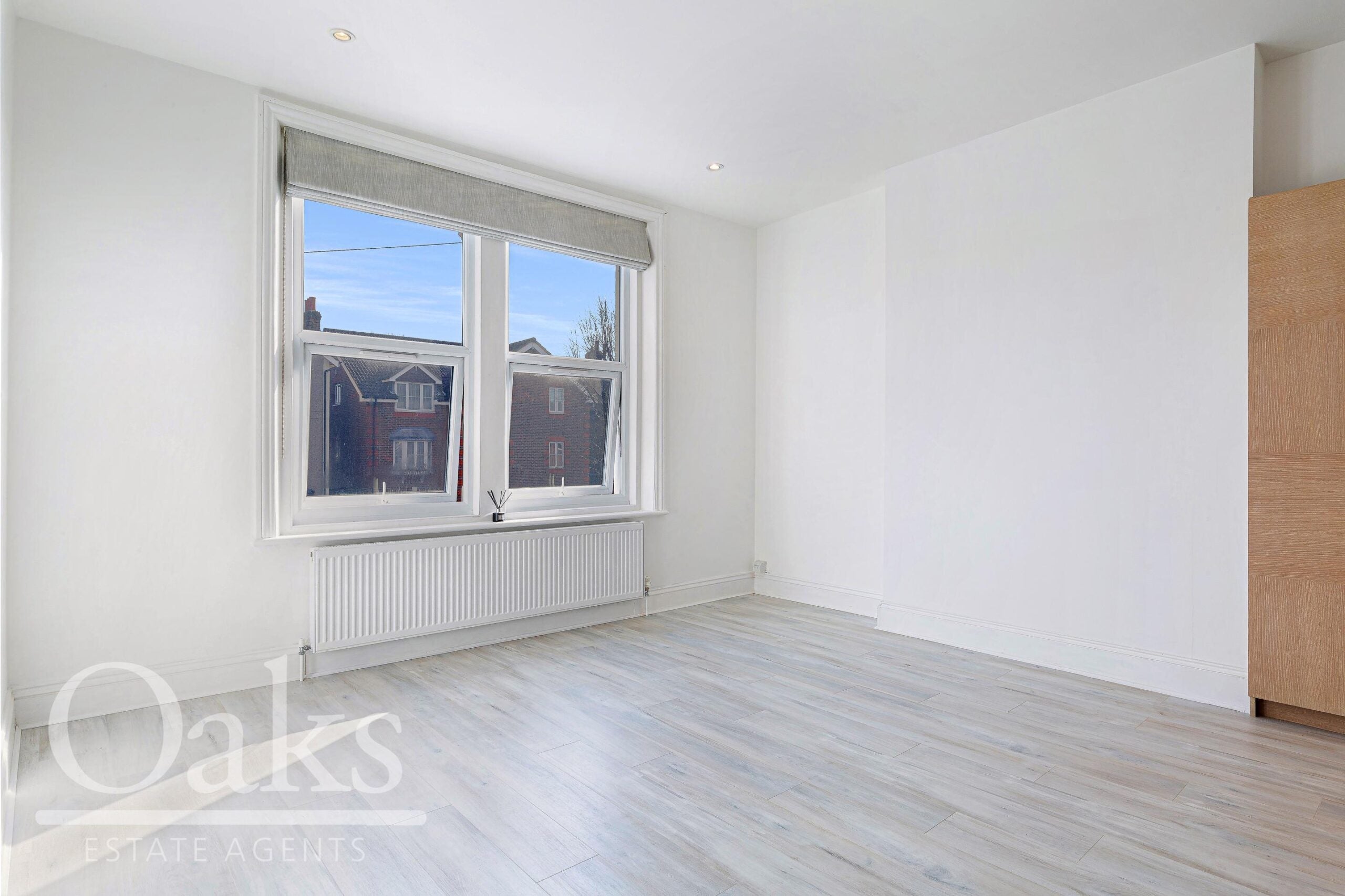 Flat Outram Road in Greater London