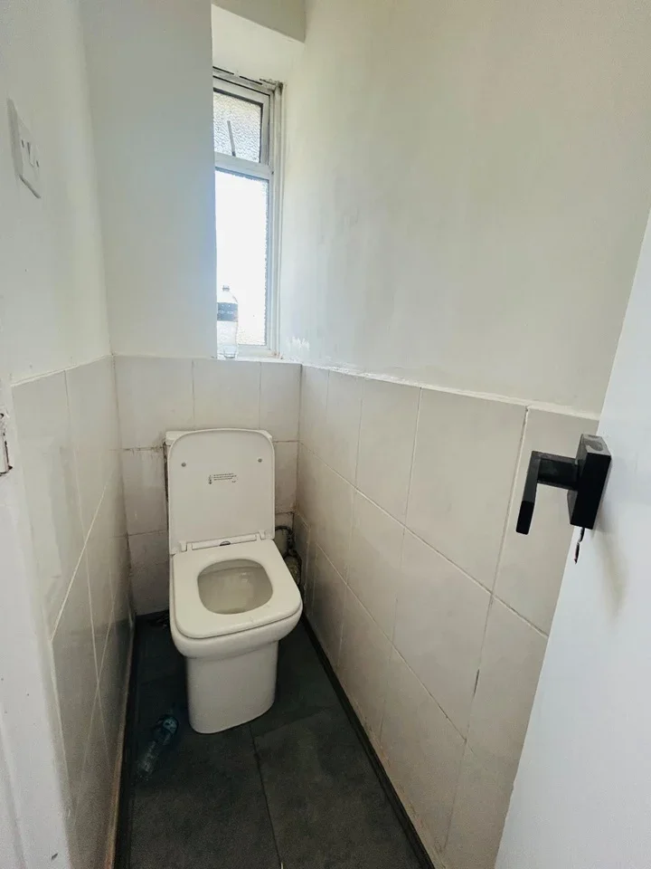 Room Rochester Square in Greater London