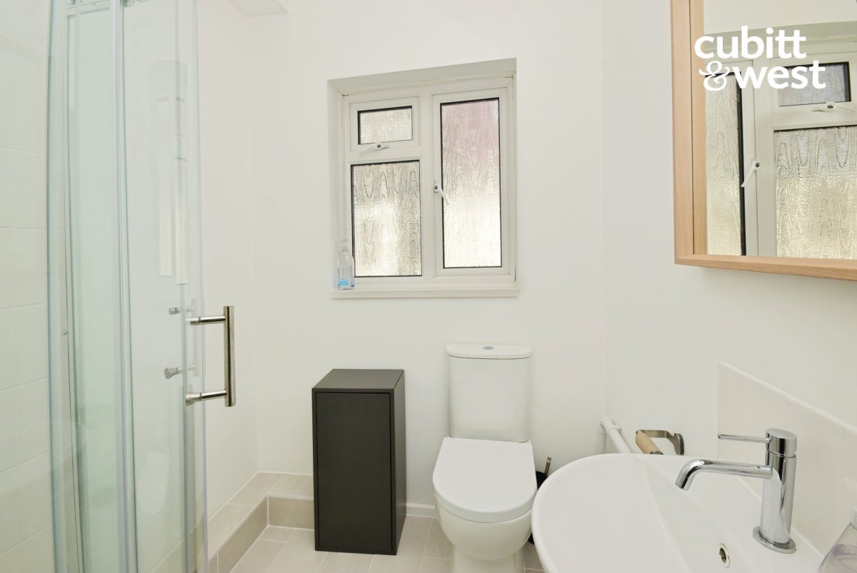 Flat Oakhill Road in Sevenoaks