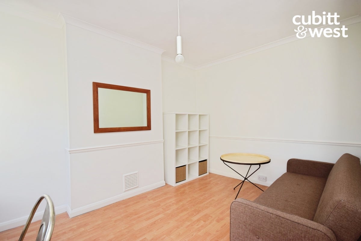 Flat Oakhill Road in Sevenoaks