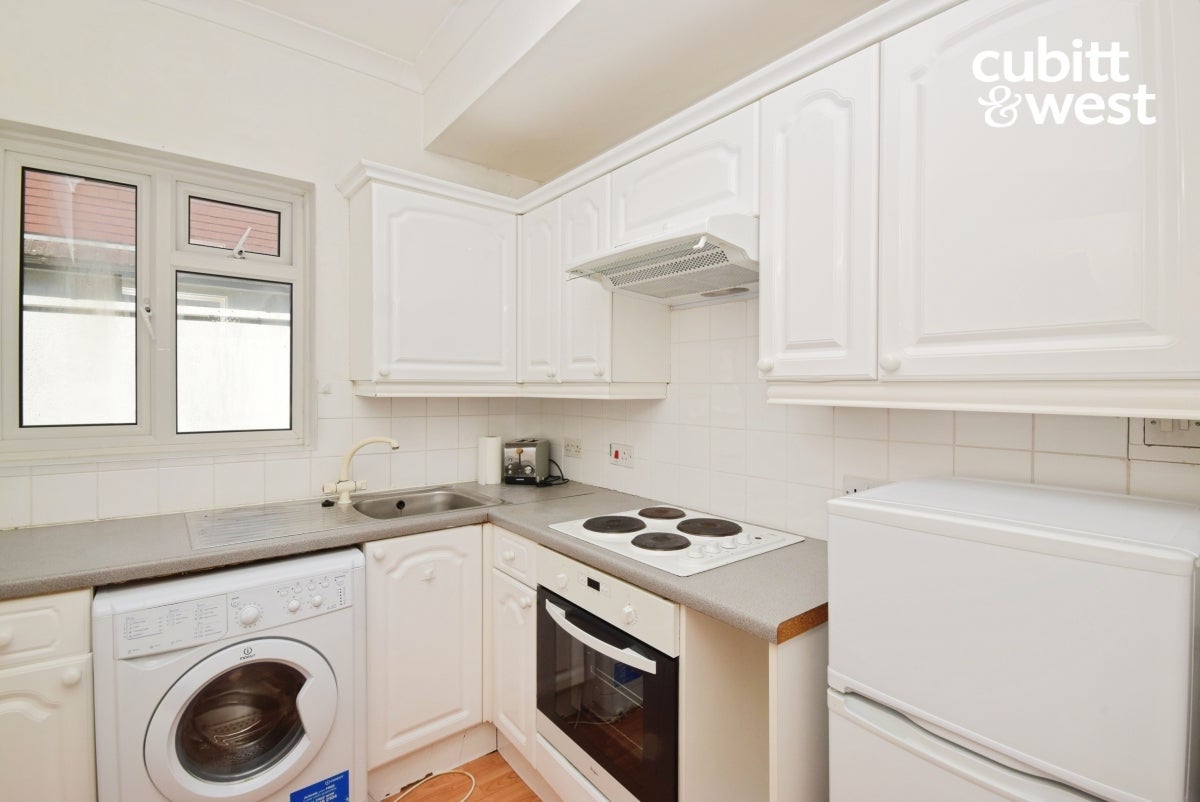 Flat Oakhill Road in Sevenoaks