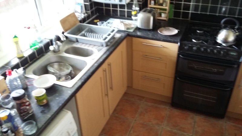 Room Tarling Road in Greater London