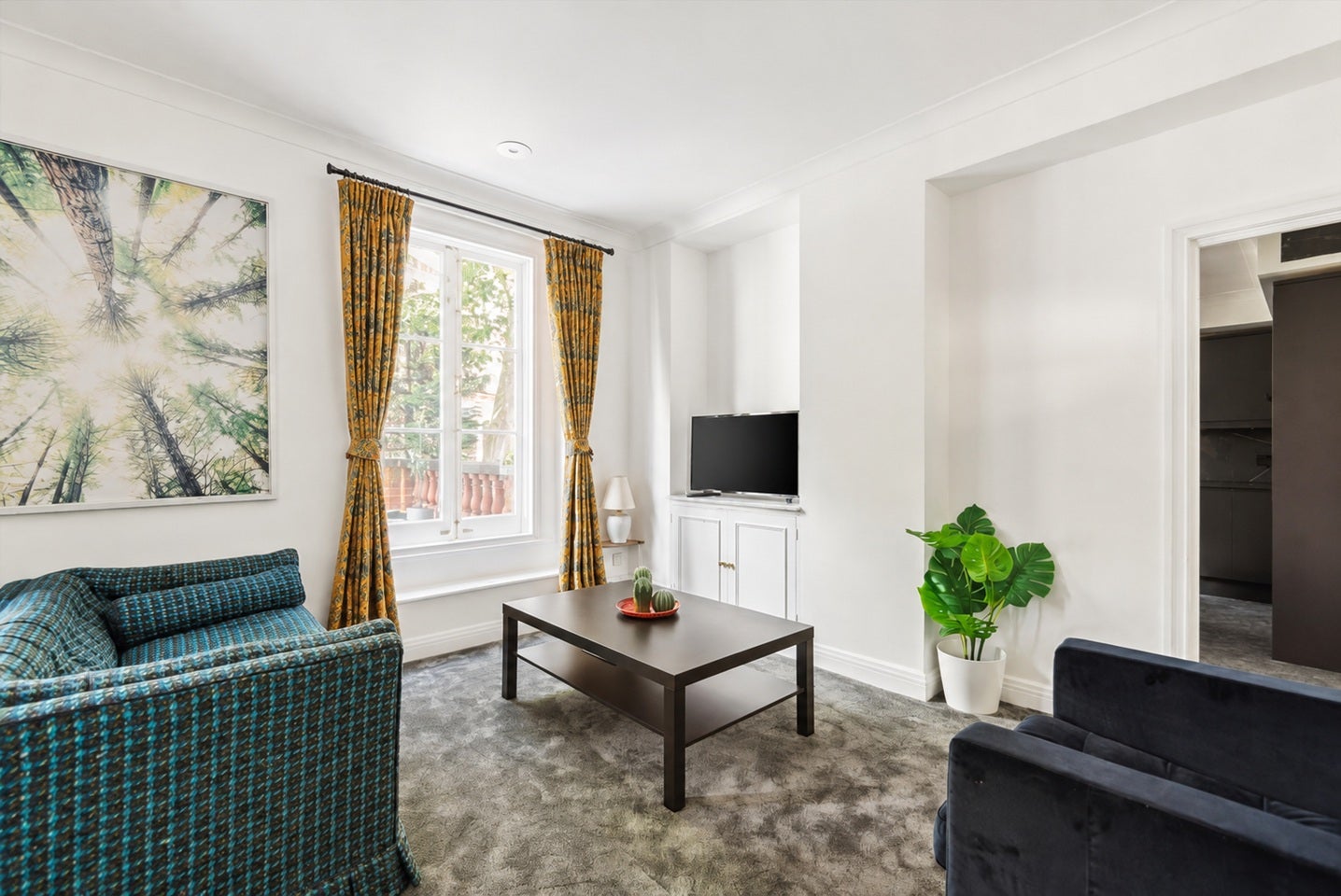 Flat Courtfield Road in Greater London