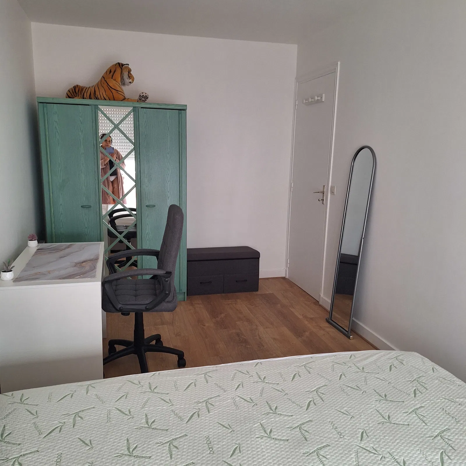 Room Rue des Tourelles in Paris