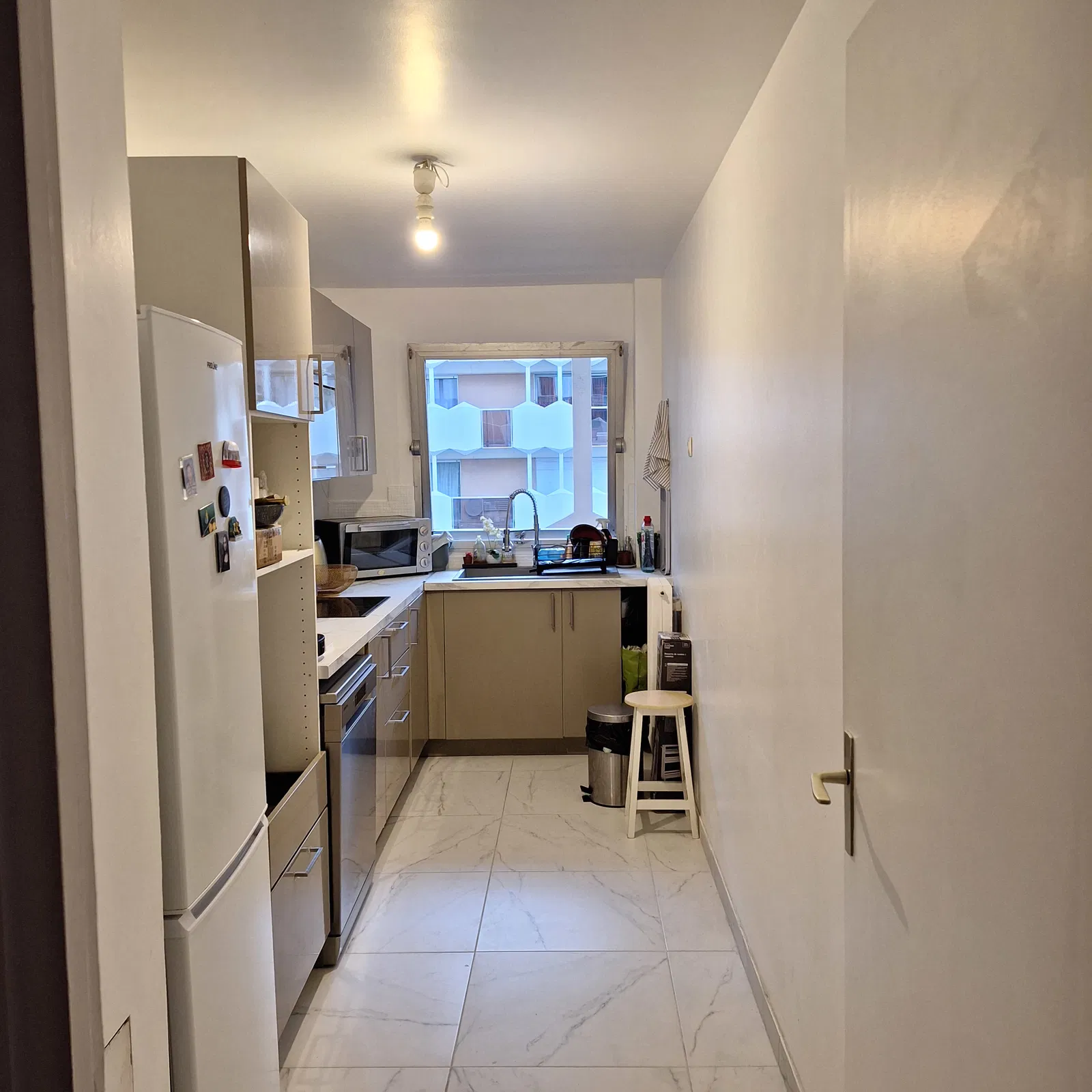 Room Rue des Tourelles in Paris