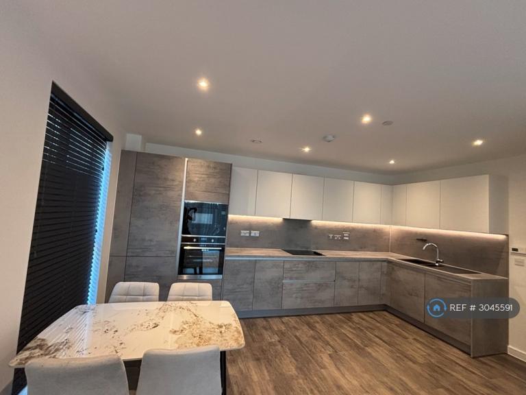 Flat Fleet Road in Greater London