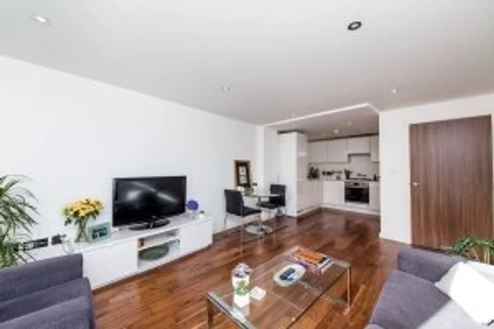 Flat Hackney Road in Greater London