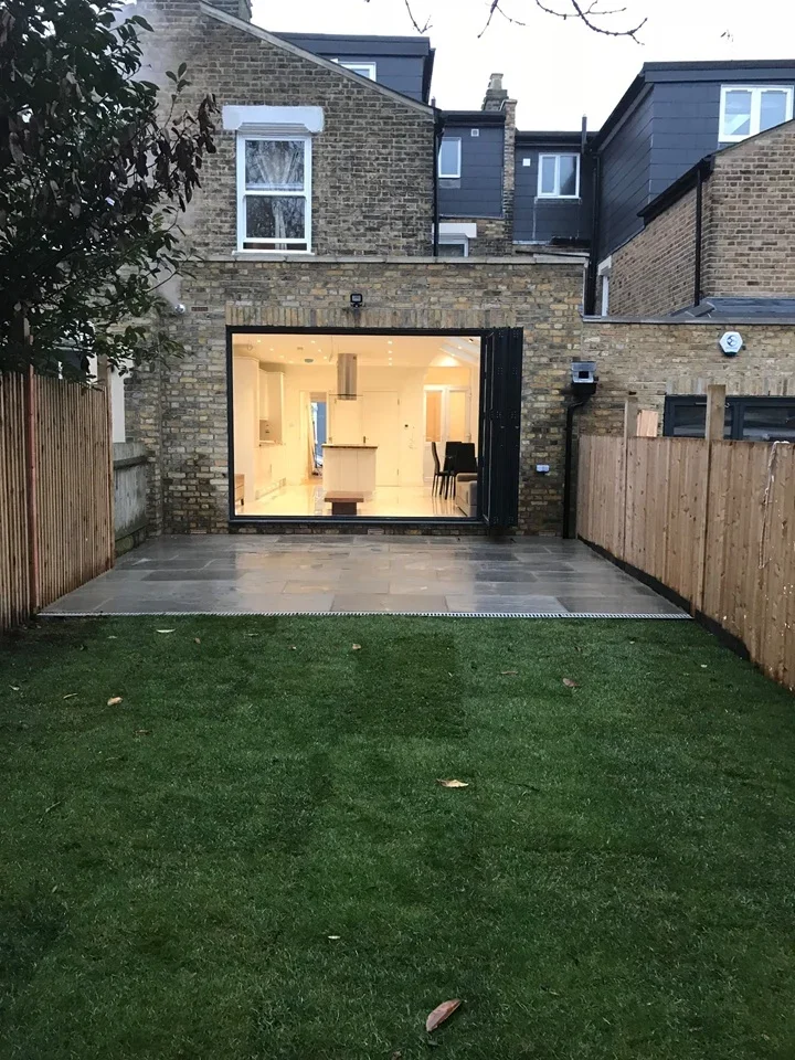 Room Athenlay Road in Greater London