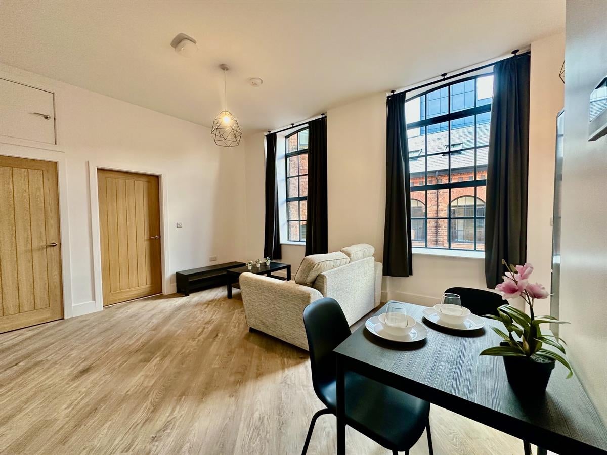 Flat Alma Close in Nottingham