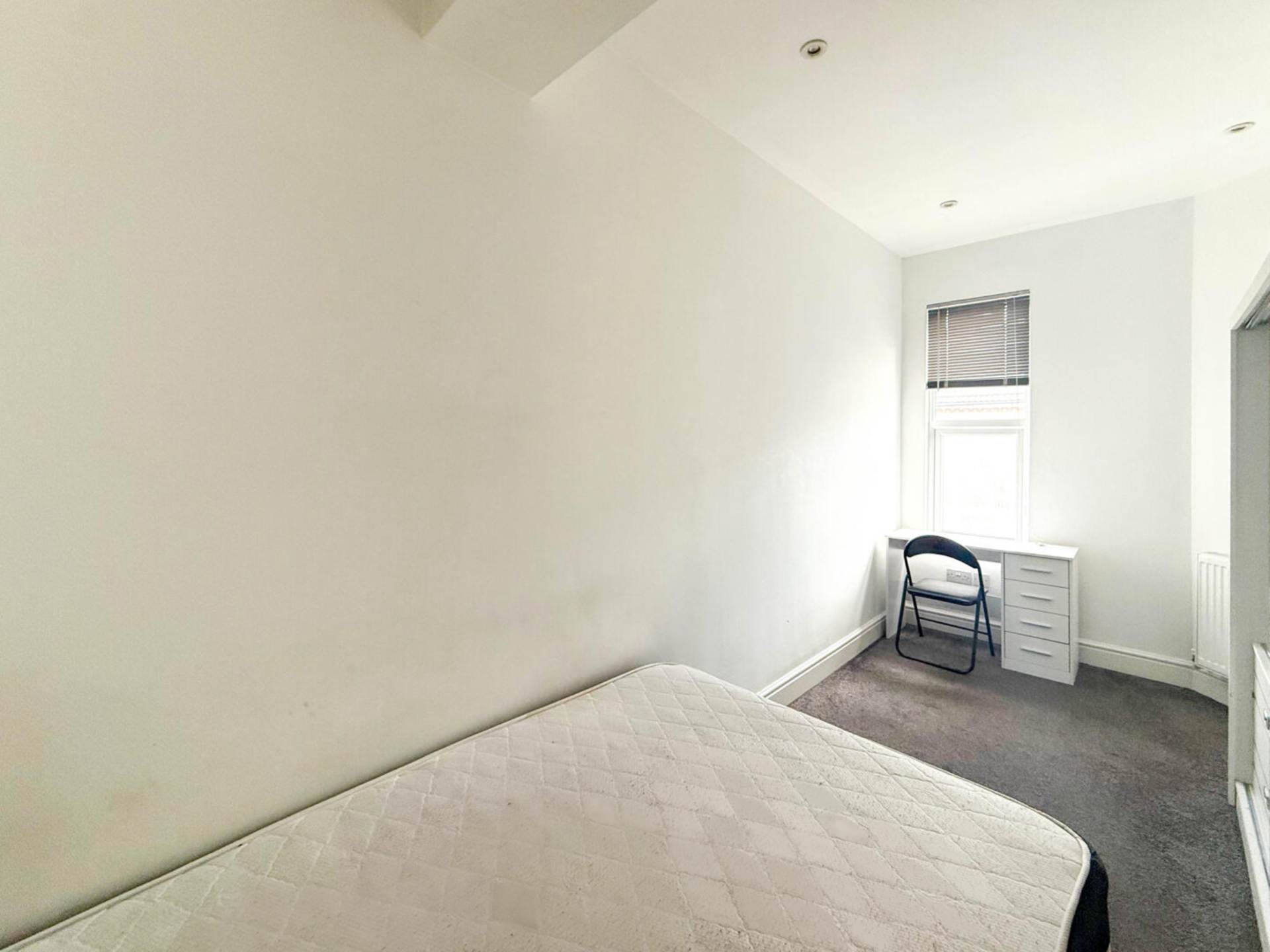 Room Gordon Road in Southend-on-Sea