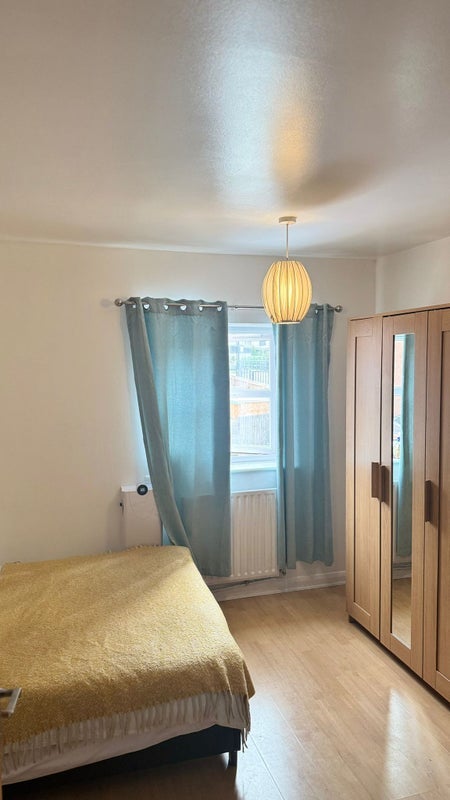Room Barge House Road in Greater London