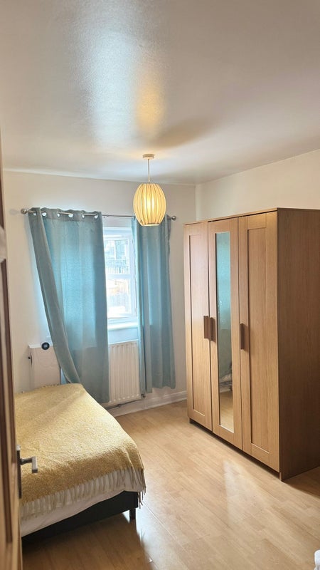 Room Barge House Road in Greater London