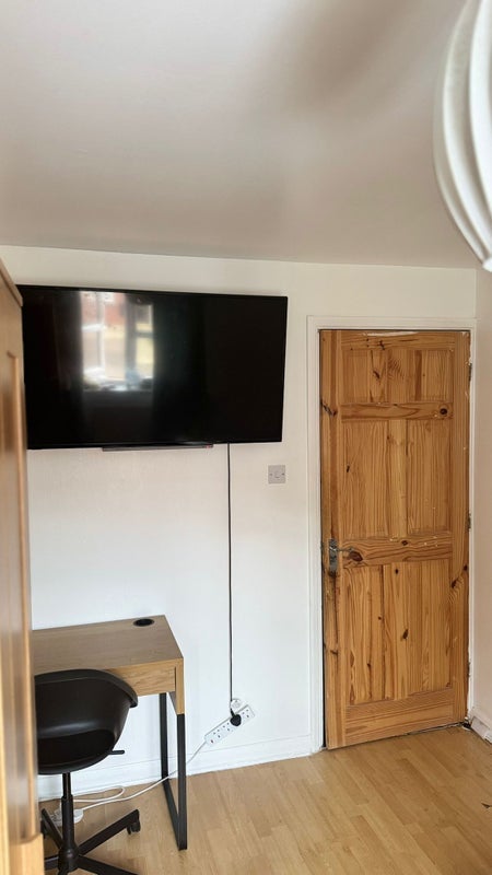 Room Barge House Road in Greater London