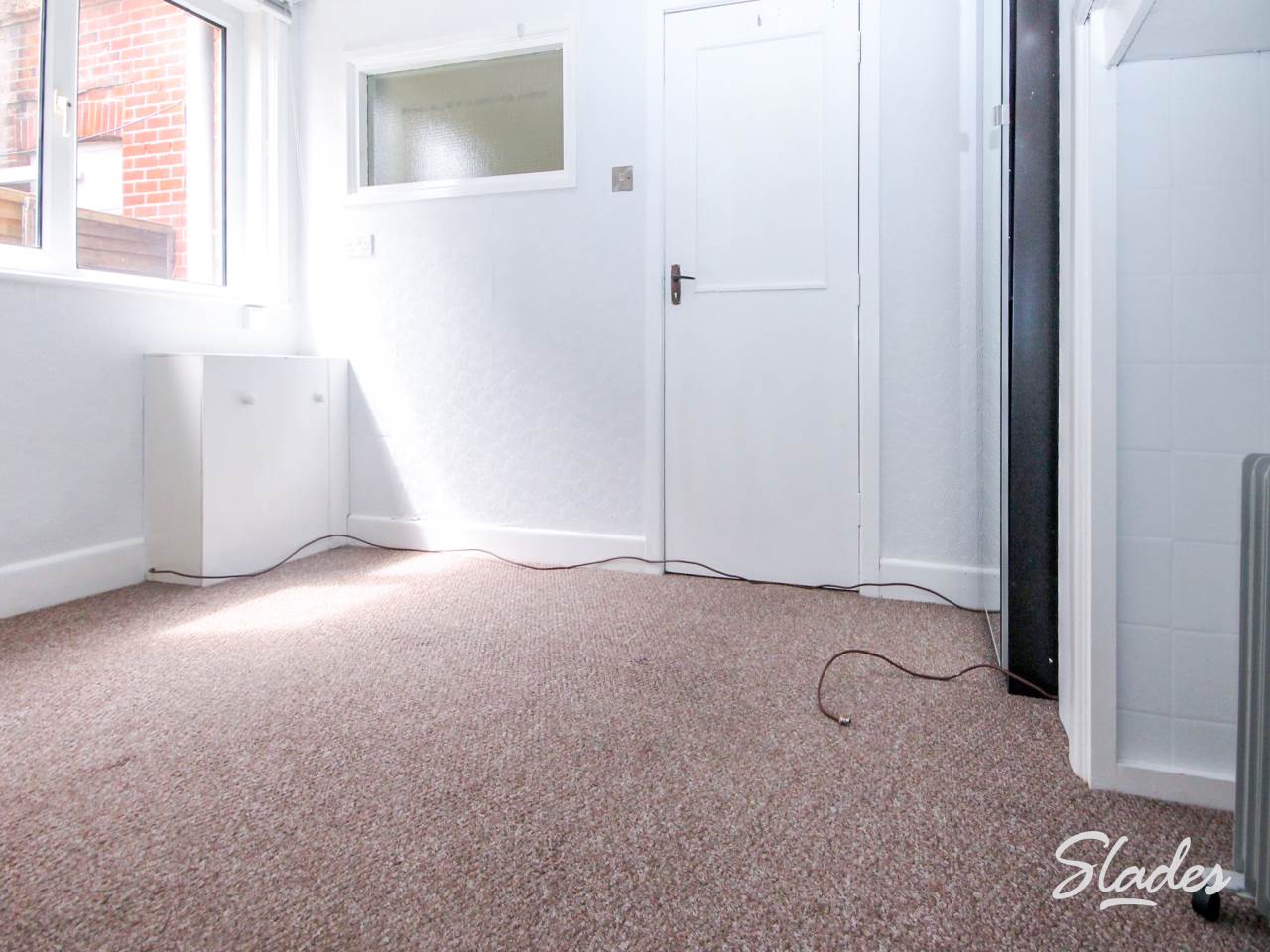 Flat Lymington Road in Highcliffe-on-Sea