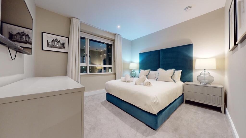 Flat Westferry Circus in Greater London
