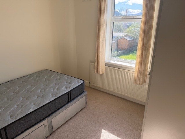 Room Stenhouse Crescent in City of Edinburgh