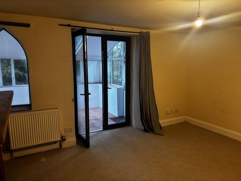 Flat Ashley Hill in Bristol
