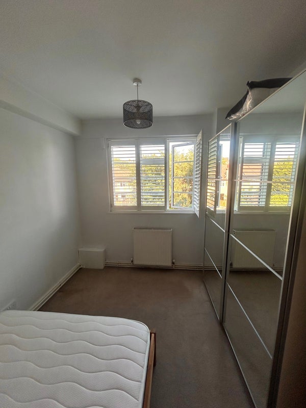 Room Streatham High Road in Greater London