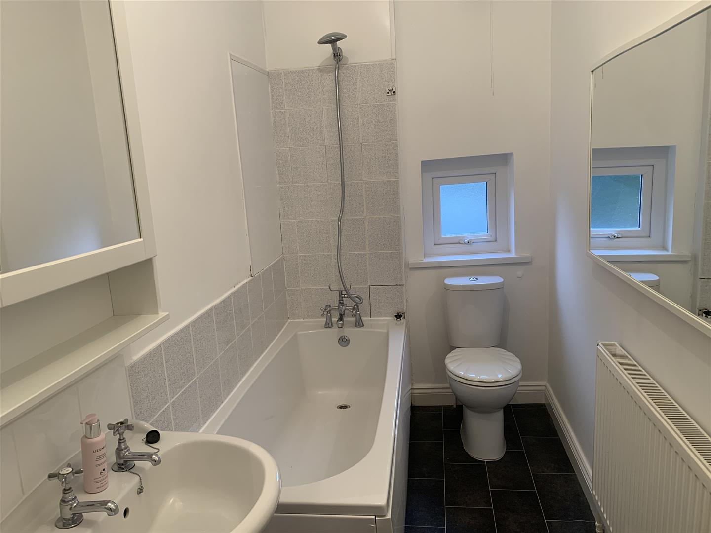Flat Lysdon Avenue in New Hartley
