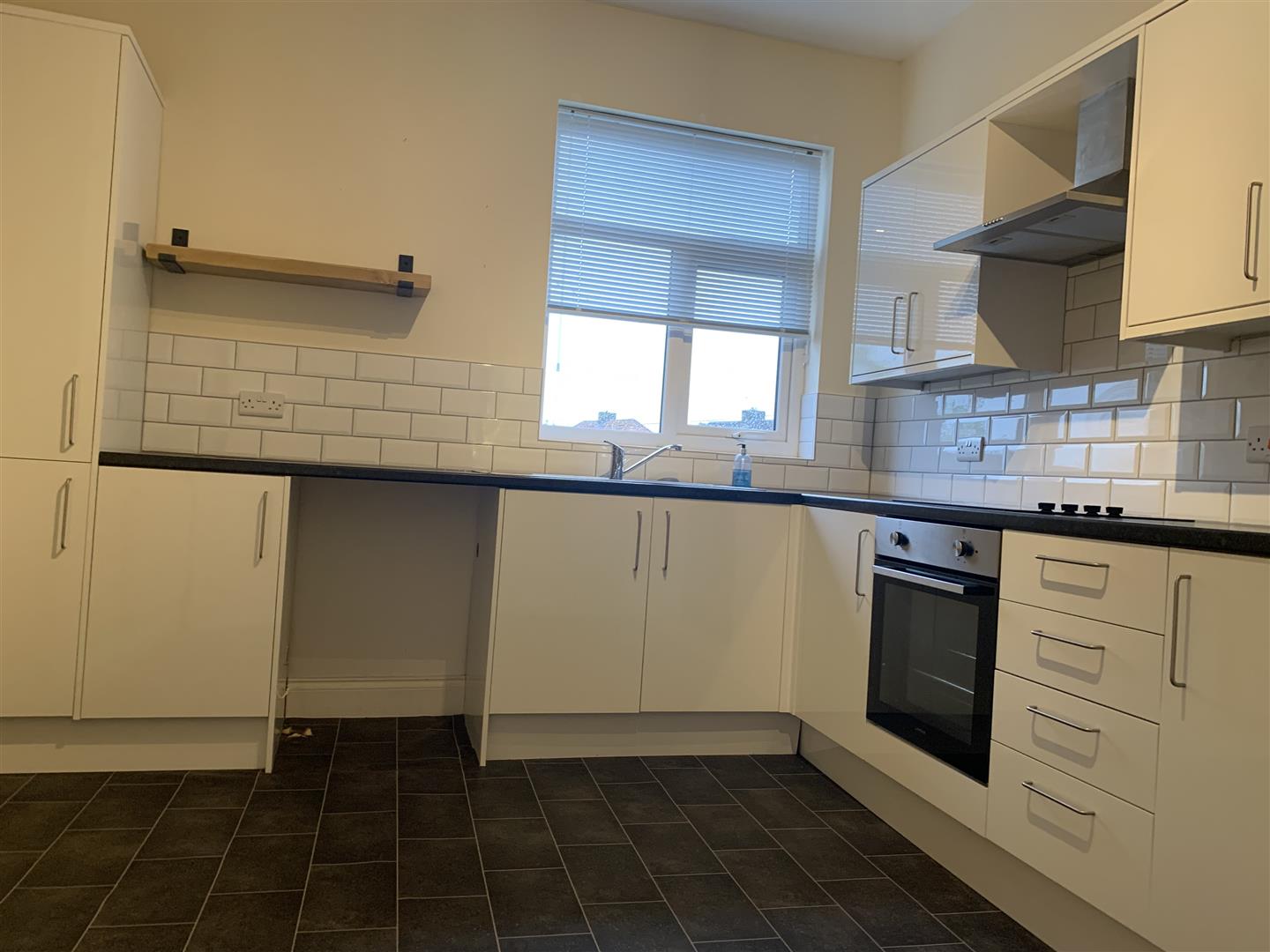 Flat Lysdon Avenue in New Hartley