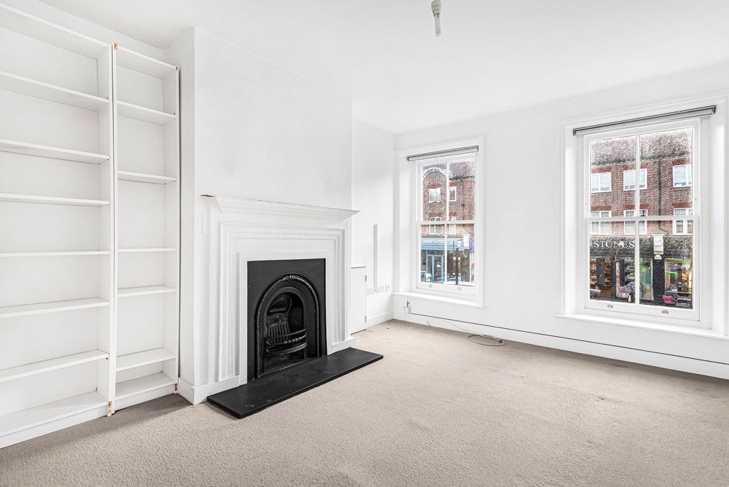 Flat Queen's Road in Greater London