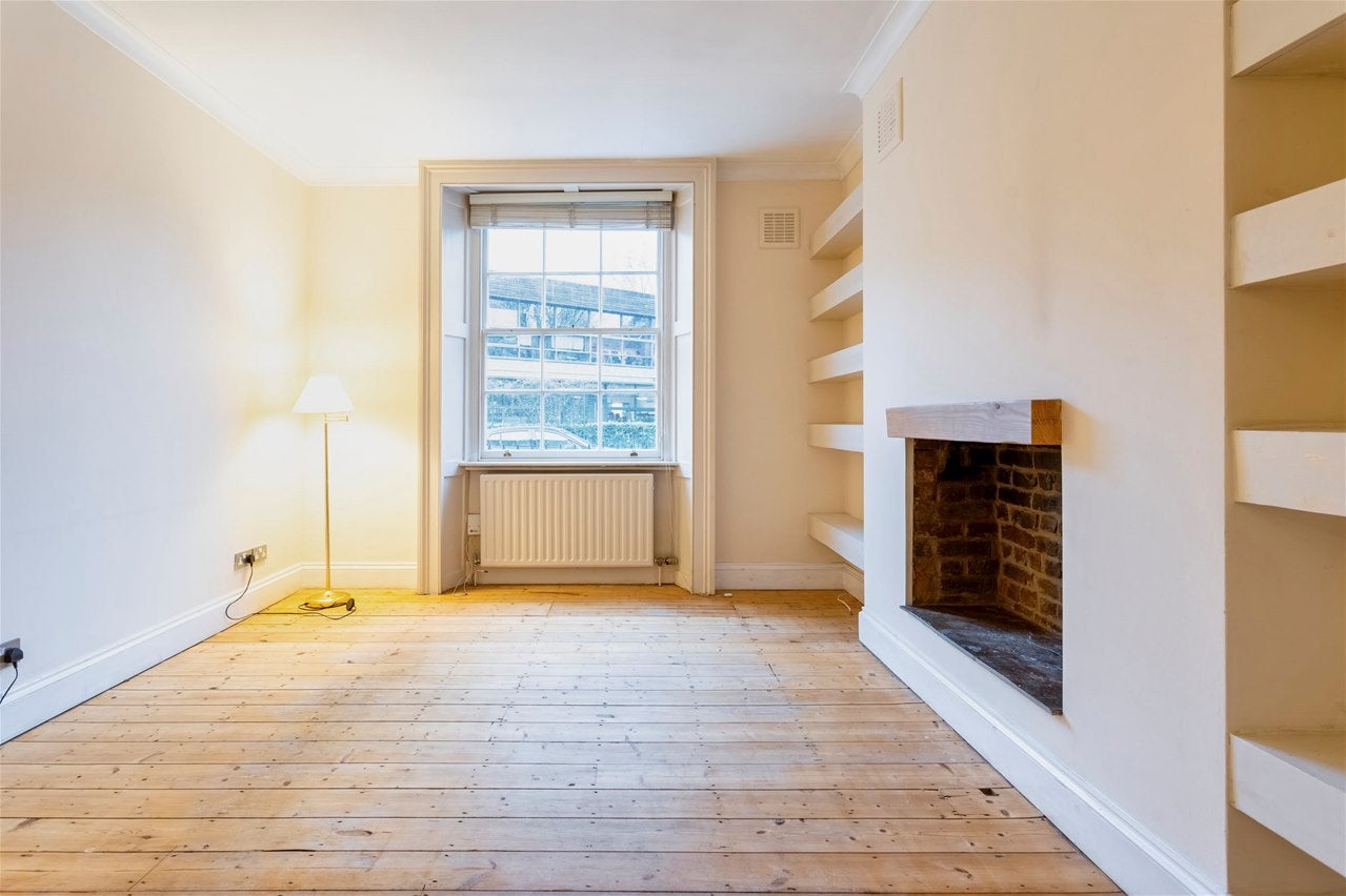 Flat Myddelton Street in Greater London