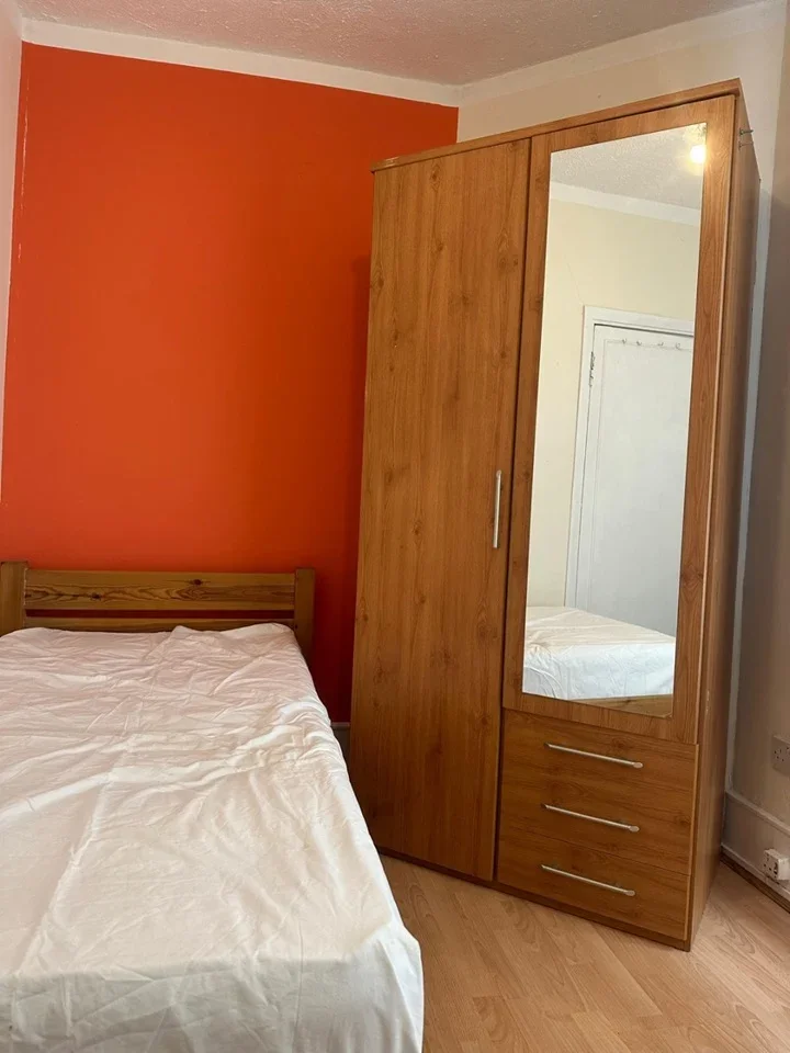 Room Gartmore Road in Greater London