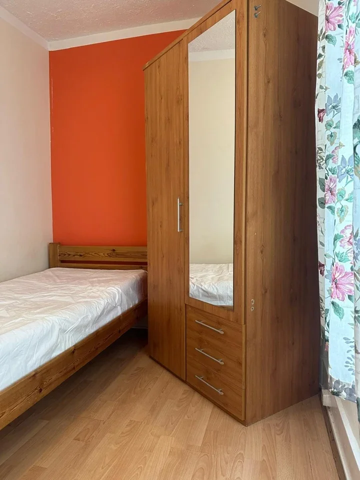 Room Gartmore Road in Greater London