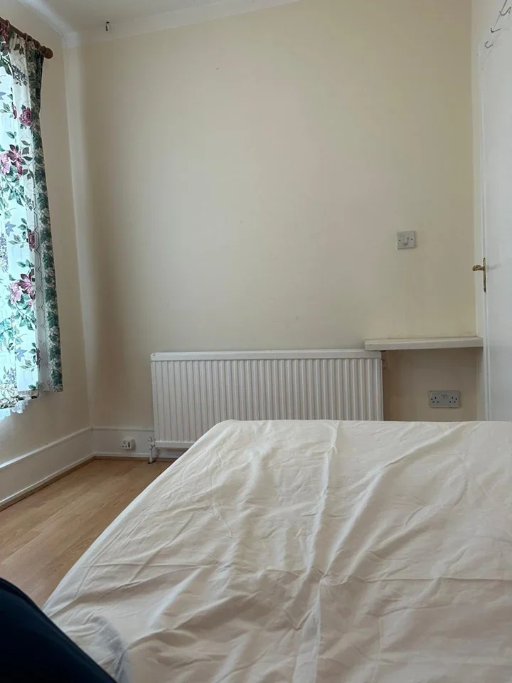 Room Gartmore Road in Greater London