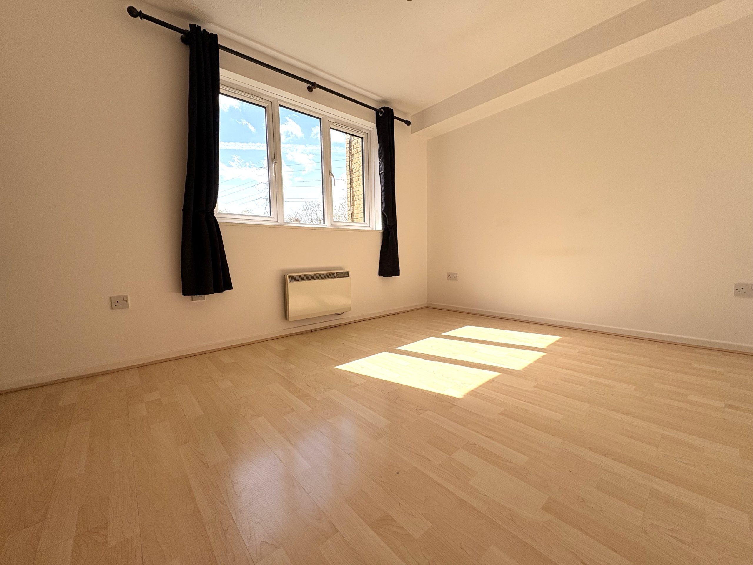 Flat Manor Road in Greater London