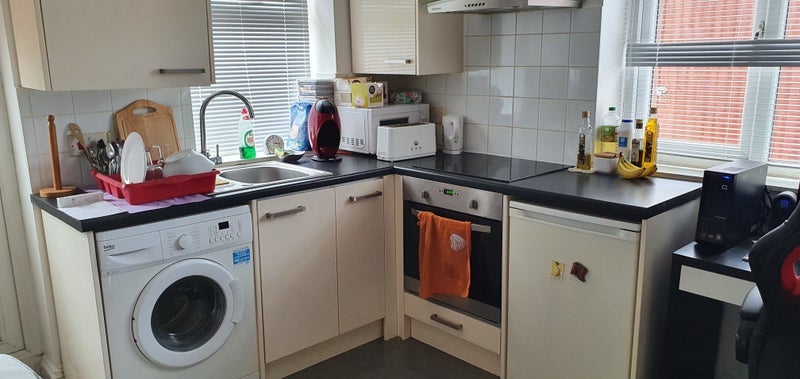 Flat Olive Road in Greater London