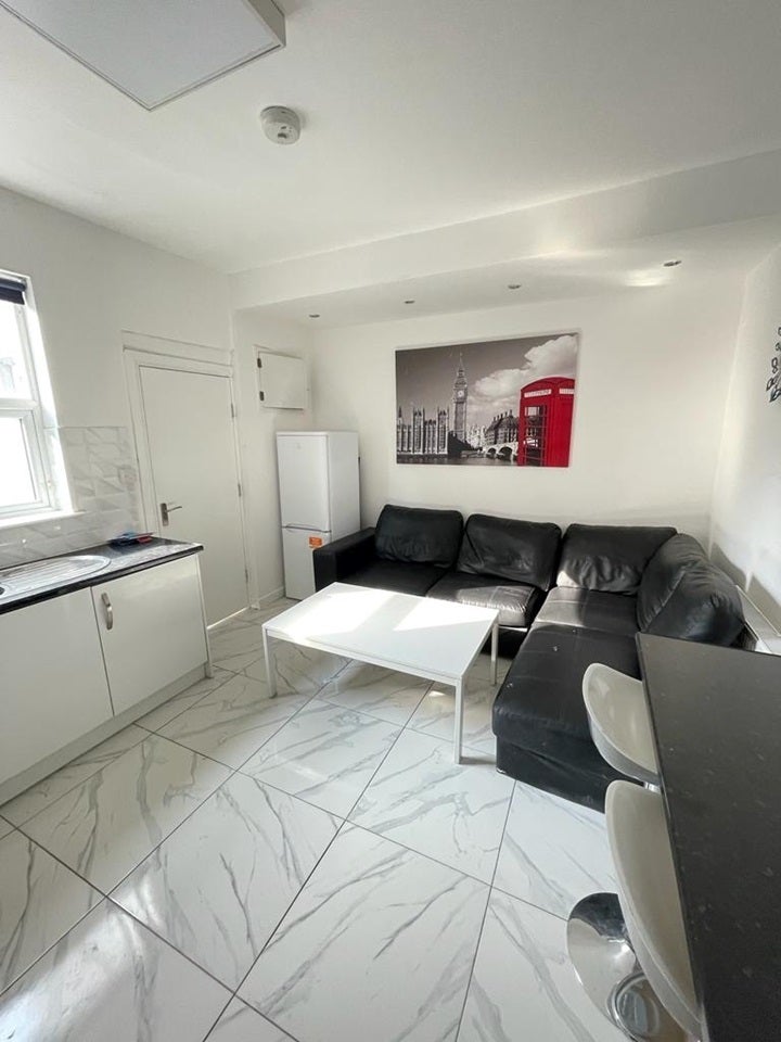 Room Bedford Mews in Coventry