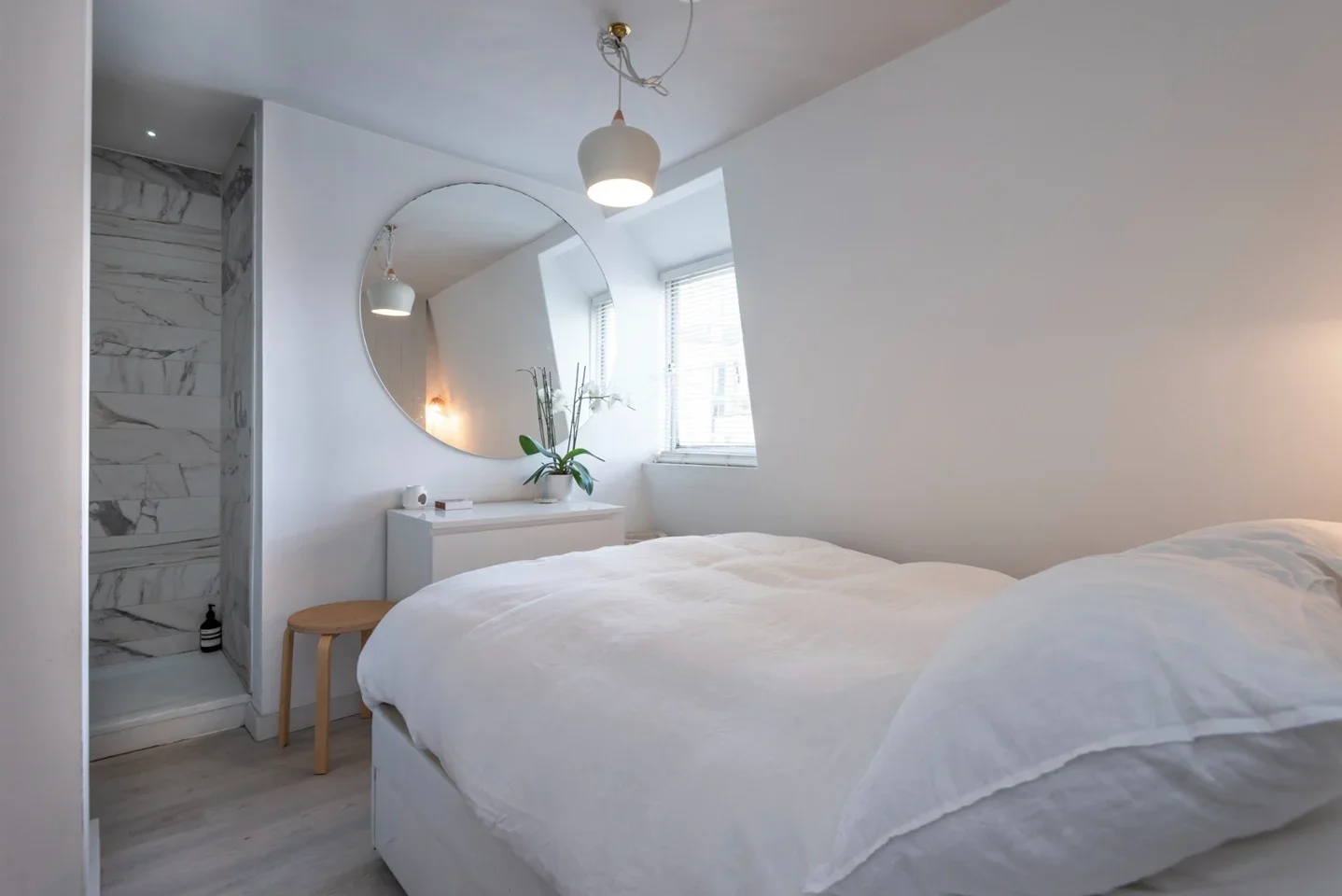 Flat Hackney Road in Greater London