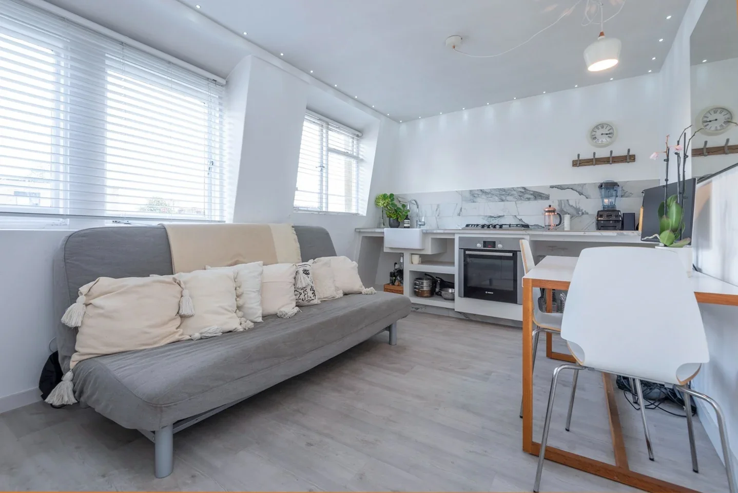 Flat Hackney Road in Greater London