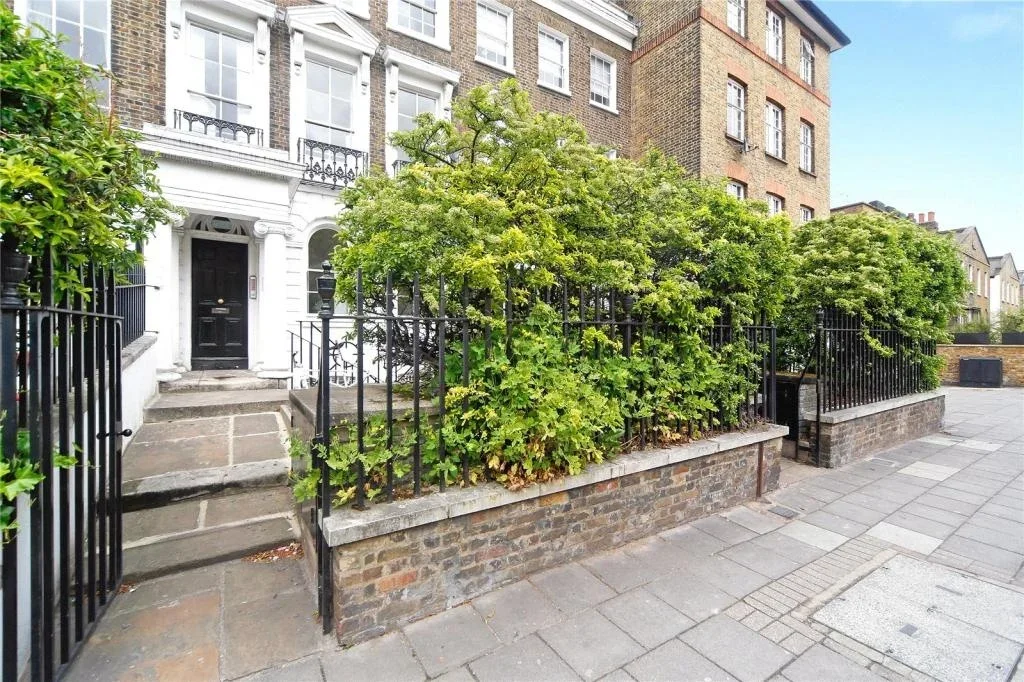 Flat Hackney Road in Greater London