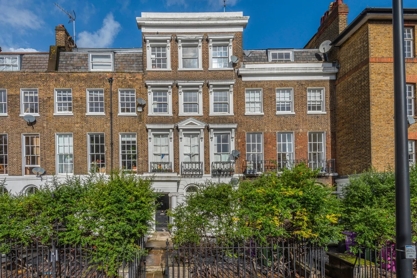 Flat Hackney Road in Greater London