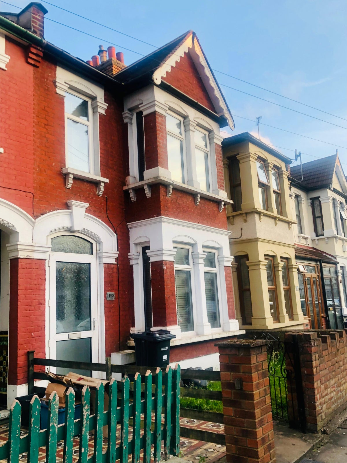 House Mortlake Road in Greater London
