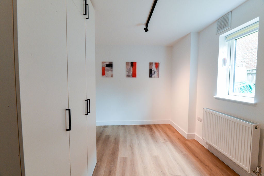 Room Albert Drive in Greater London