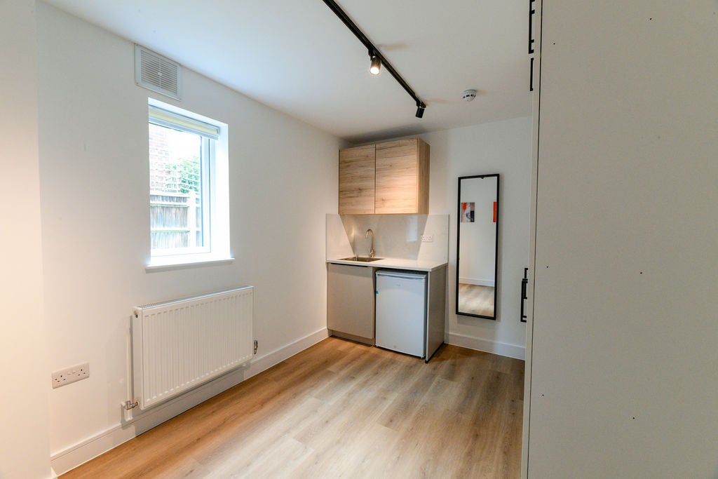 Room Albert Drive in Greater London