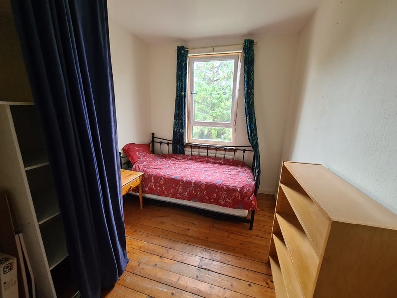 Flat Loganlea Gardens in City of Edinburgh
