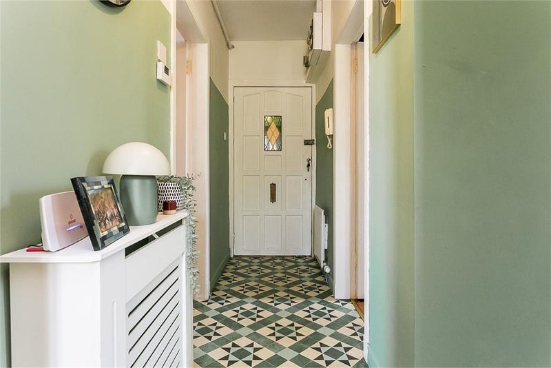 Flat Loganlea Gardens in City of Edinburgh