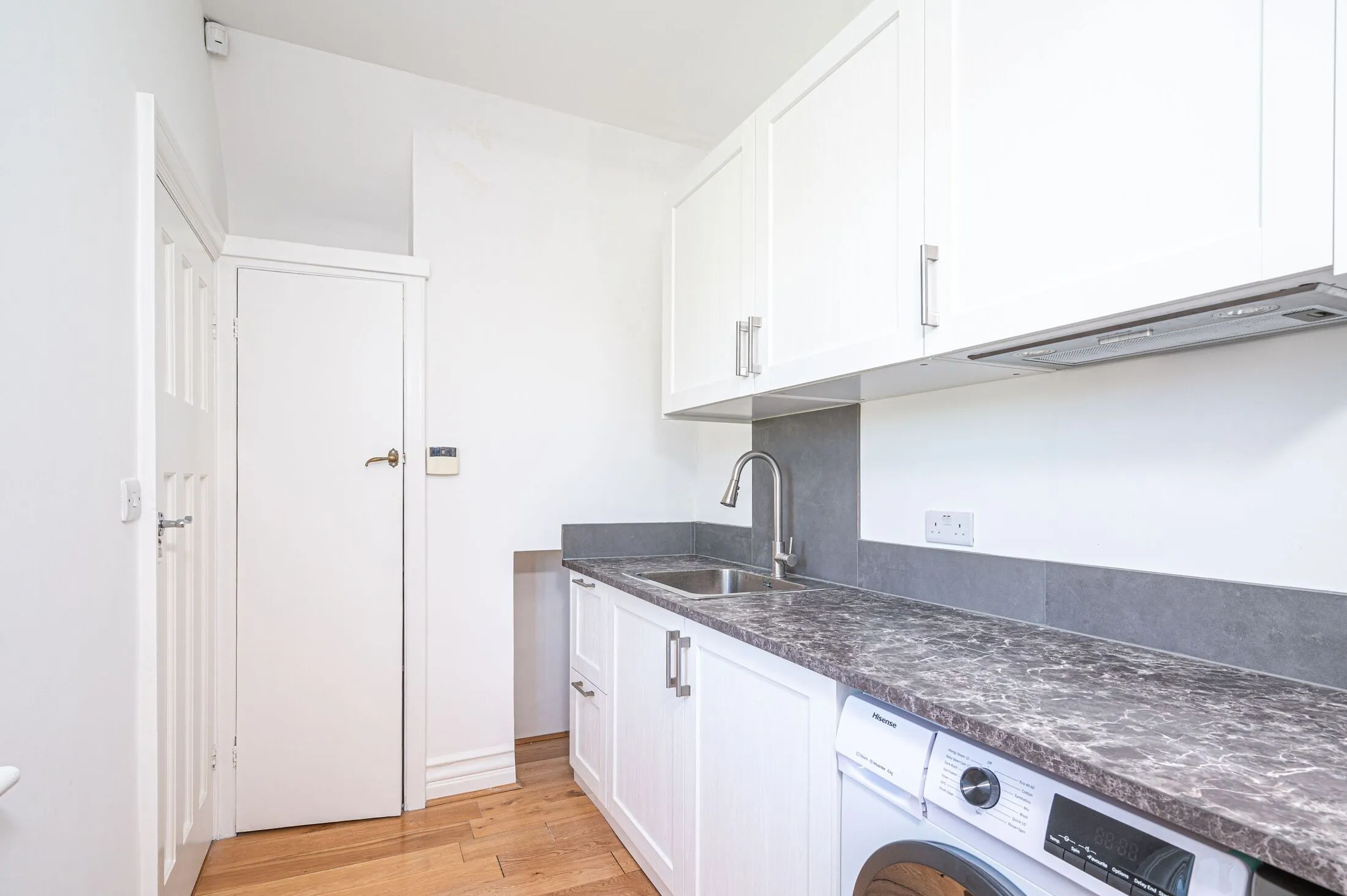 Flat Ravenscroft Avenue in Greater London