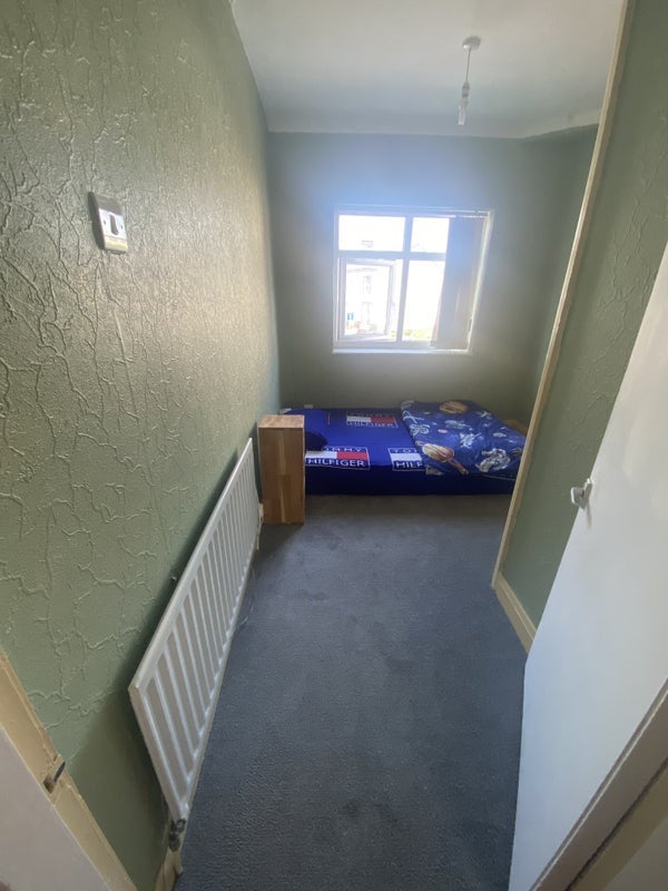 Room Marsh Lane in Bootle