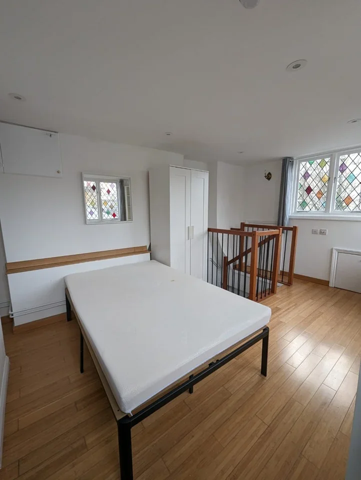 Flat Melbury Road in Greater London