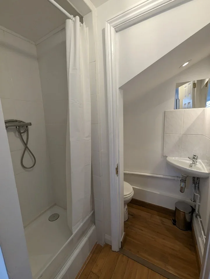 Flat Melbury Road in Greater London